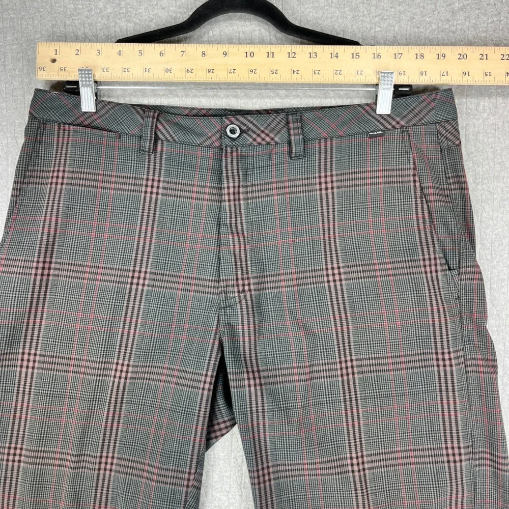Travis Mathew Golf Shorts Mens 38 Grey Red Plaid Glen Check Performance Stretch